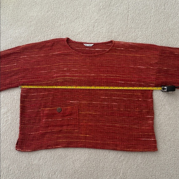 Chic Red Women's Blouse with Button Detail - Picture 7 of 8